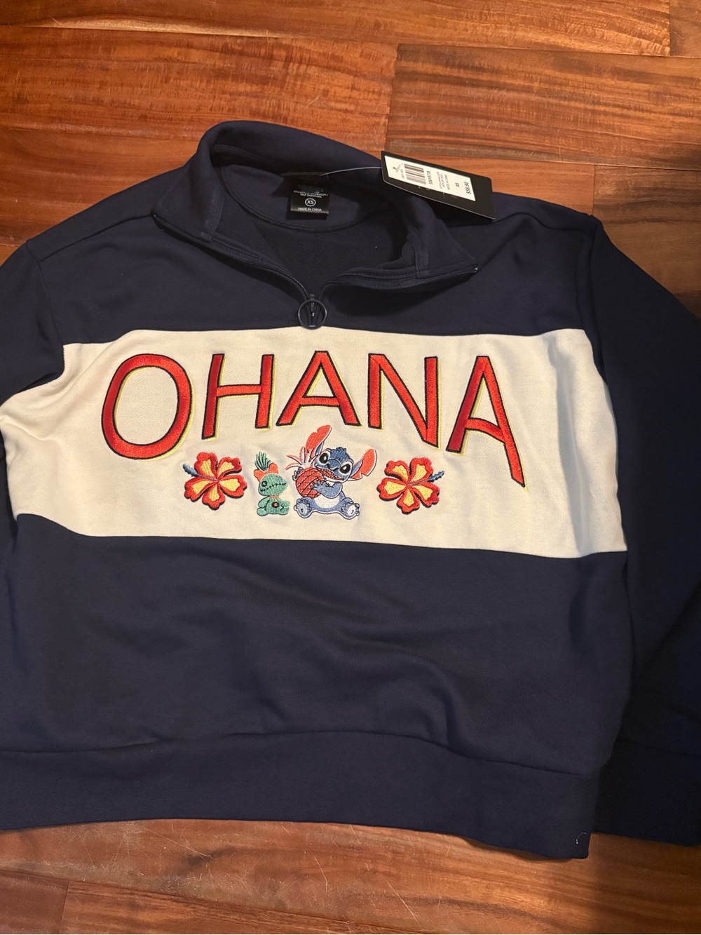 Disney BoxLunch Lilo & Stitch Ohana Surf’s Up Quarter Zip Pullover XS NWT (0871)